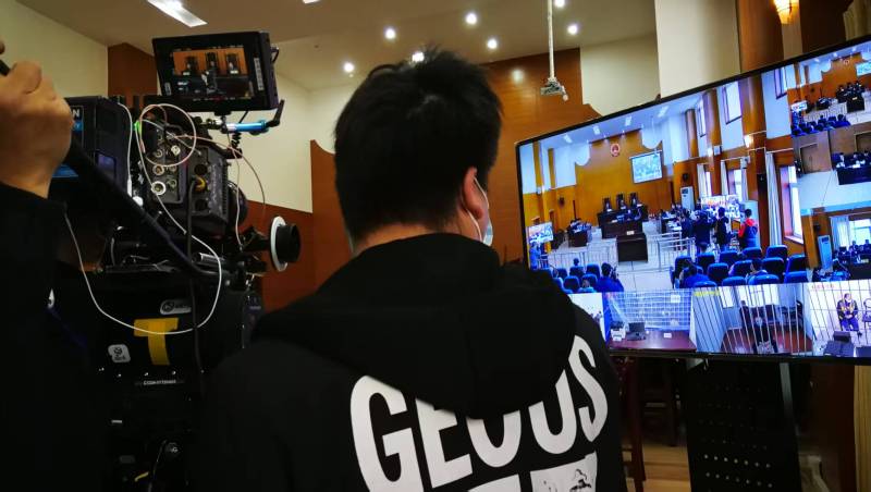 AI生成VS人工创意——义县广告片拍摄公司的技术浪漫主义实践